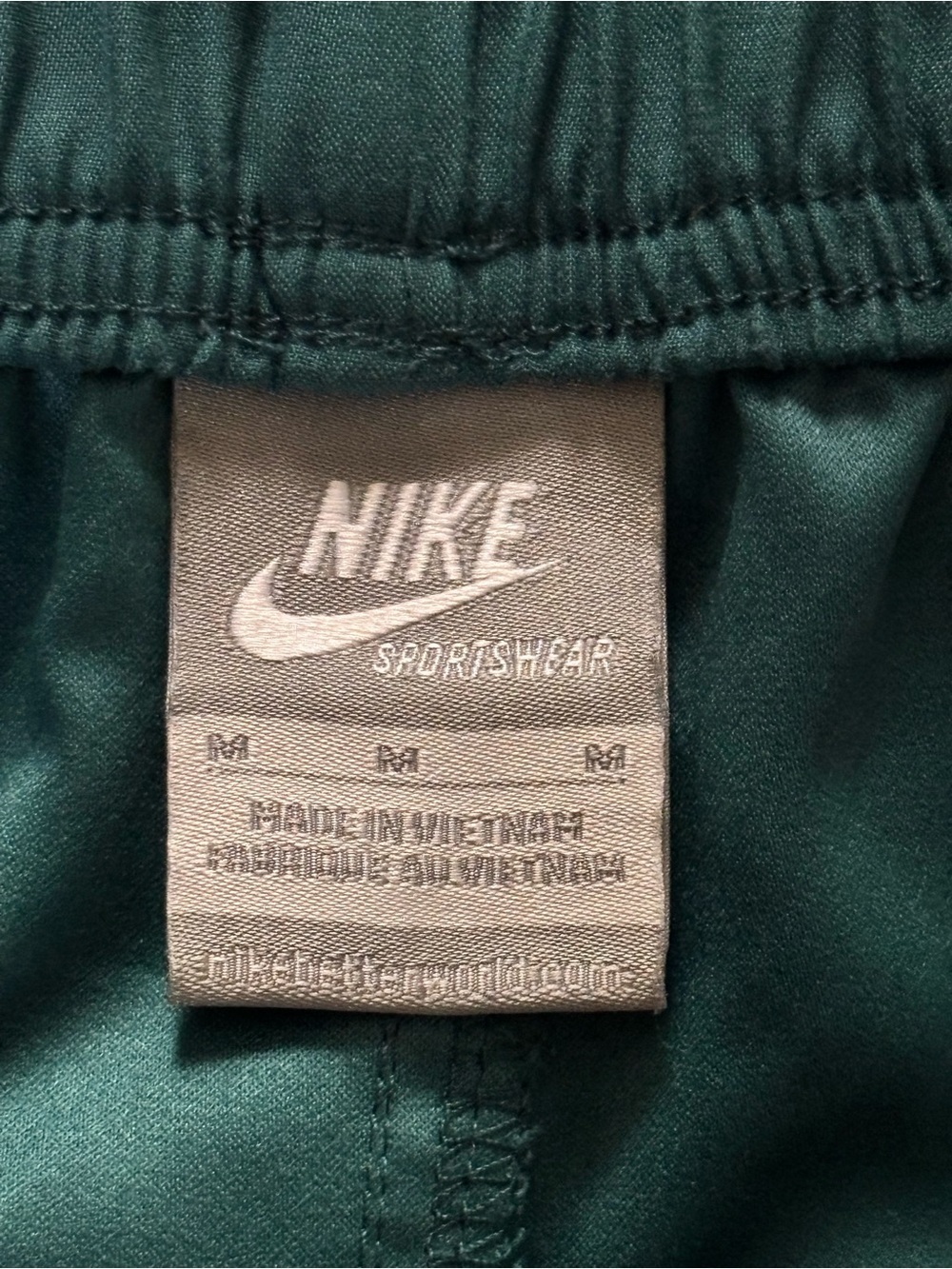 Nike Women’s Medium Teal Athletic Shorts - Picture 4 of 5